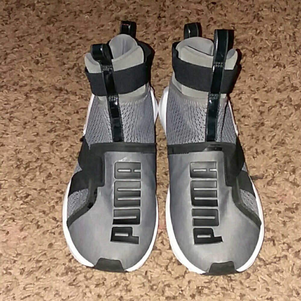 Basketball shoes